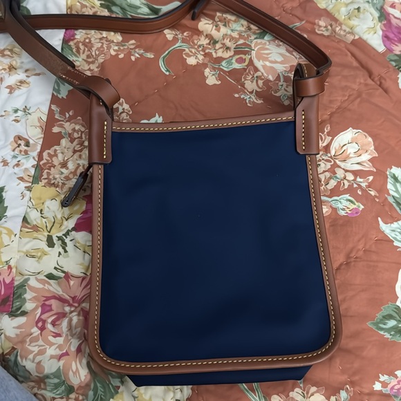 Dooney & Burke | Wayfarer Letter Carrier in navy. Like New crossbody A00177 - Picture 6 of 11